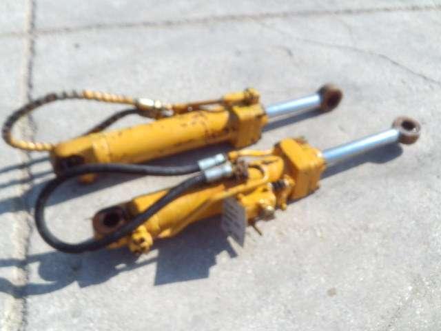 Bucket return cylinder for Caterpillar 920 Photo 3