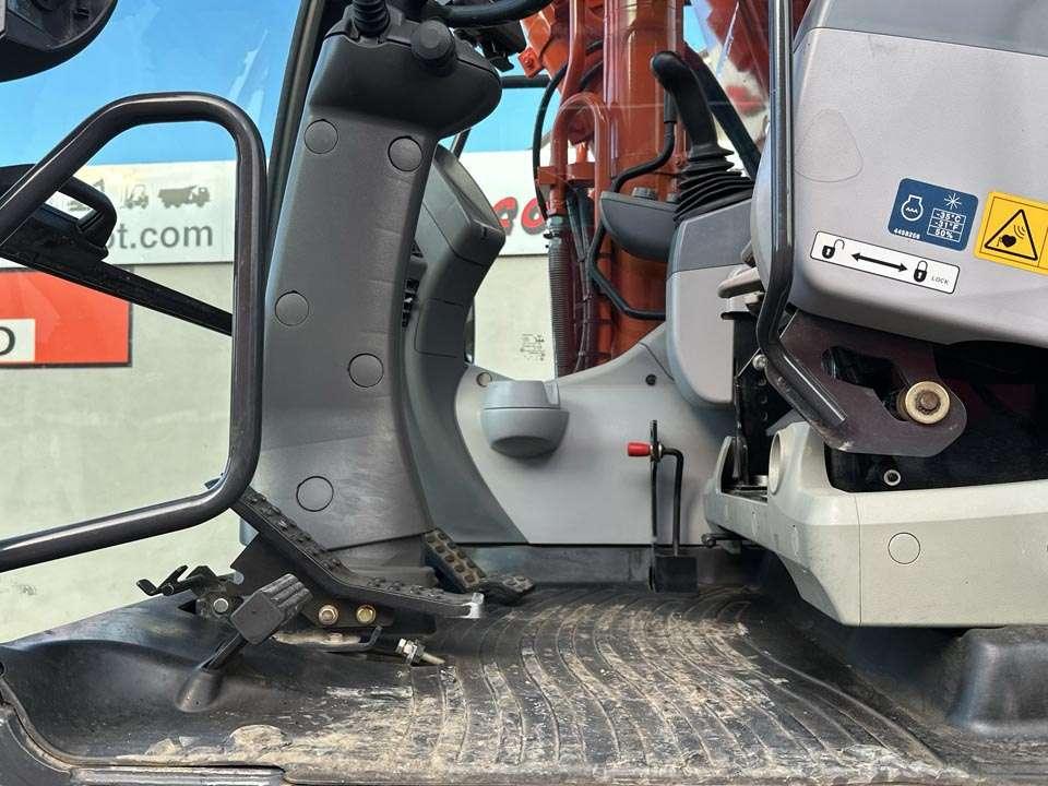 Hitachi ZX190W-6 Photo 15