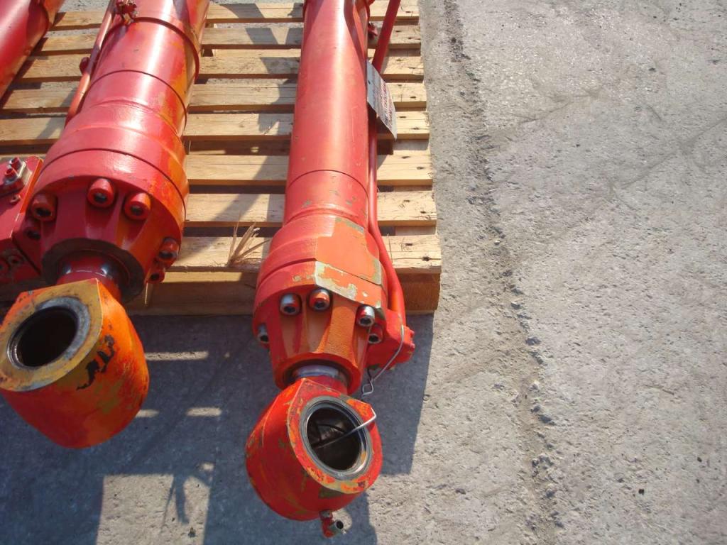 Lifting piston for Fiat Hitachi 150W3 Photo 6