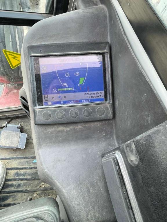 Takeuchi TB230 Photo 4