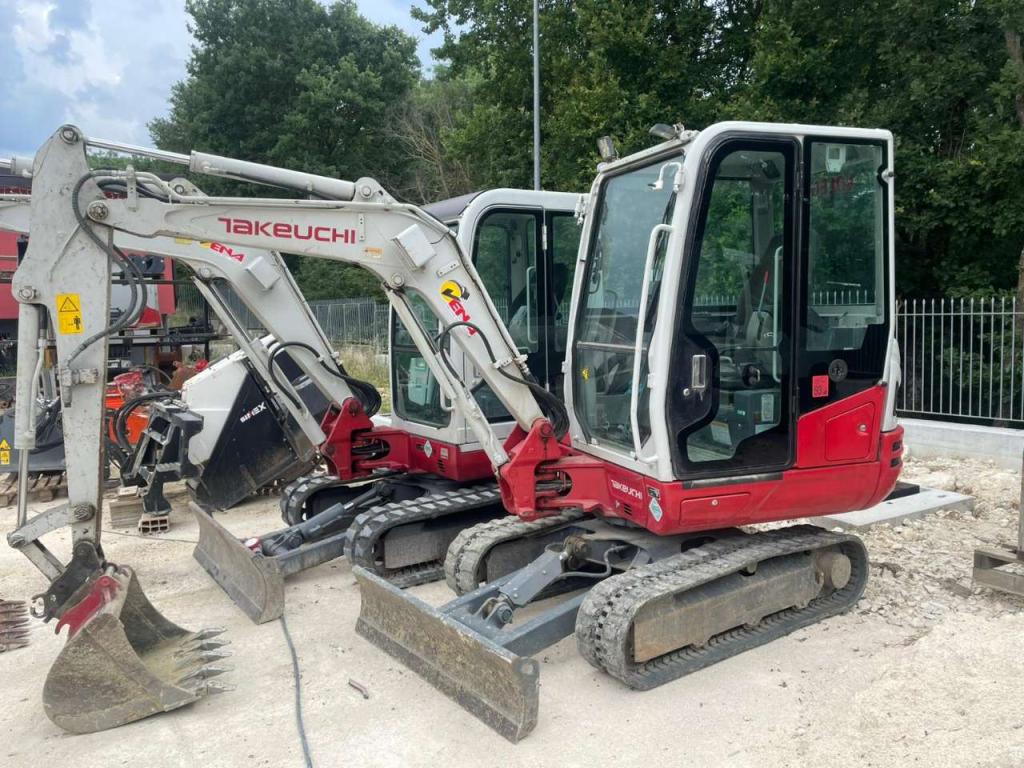 Takeuchi TB230 Photo 5