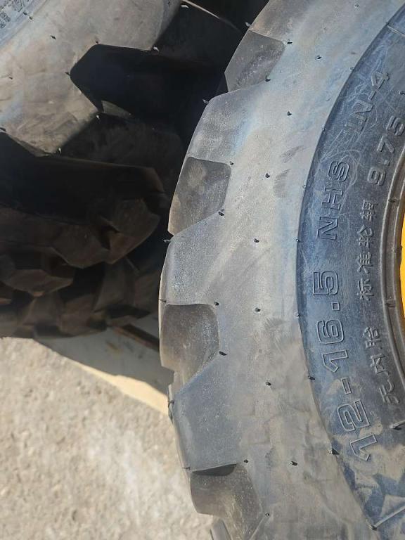 12 - 16.5 nhs Tire for 12 - 16.5 Photo 1