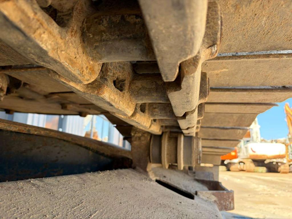 Komatsu PC228USLC-8 Photo 13