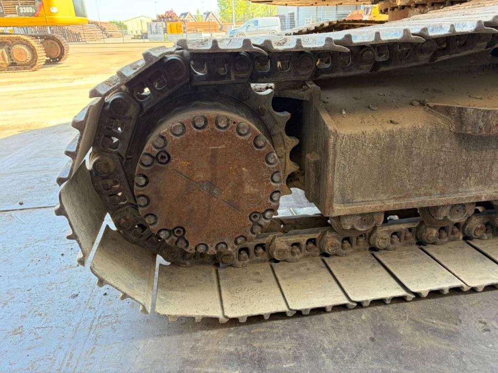 Komatsu PC228USLC-8 Photo 14