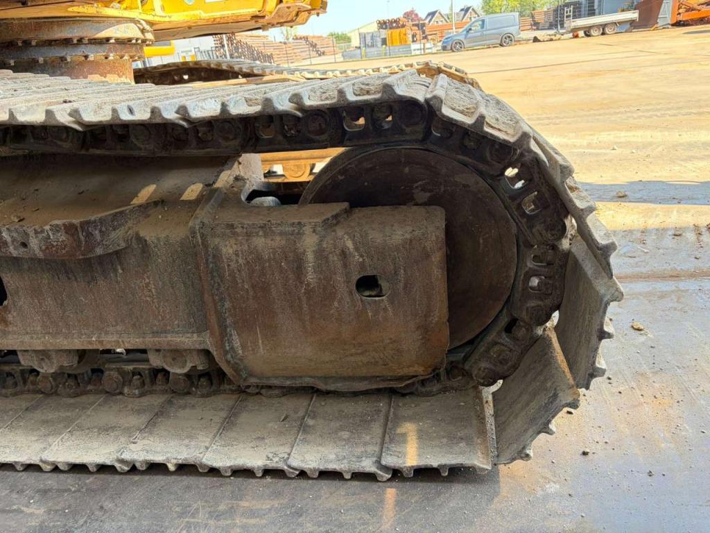 Komatsu PC228USLC-8 Photo 15