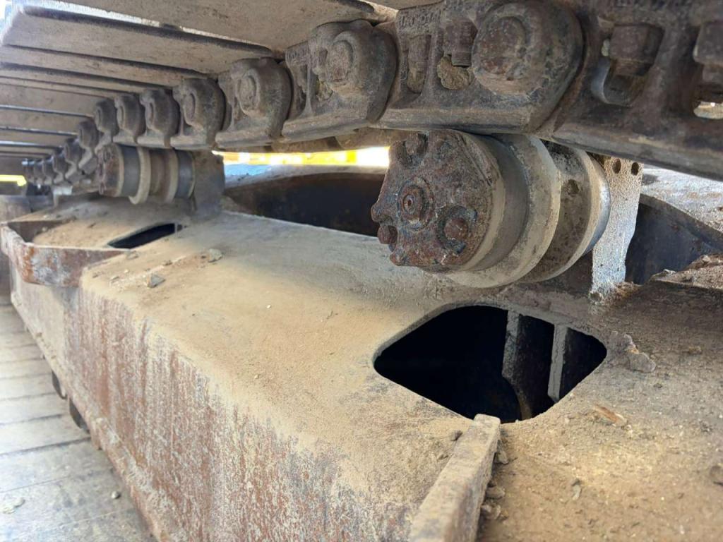 Komatsu PC228USLC-8 Photo 16