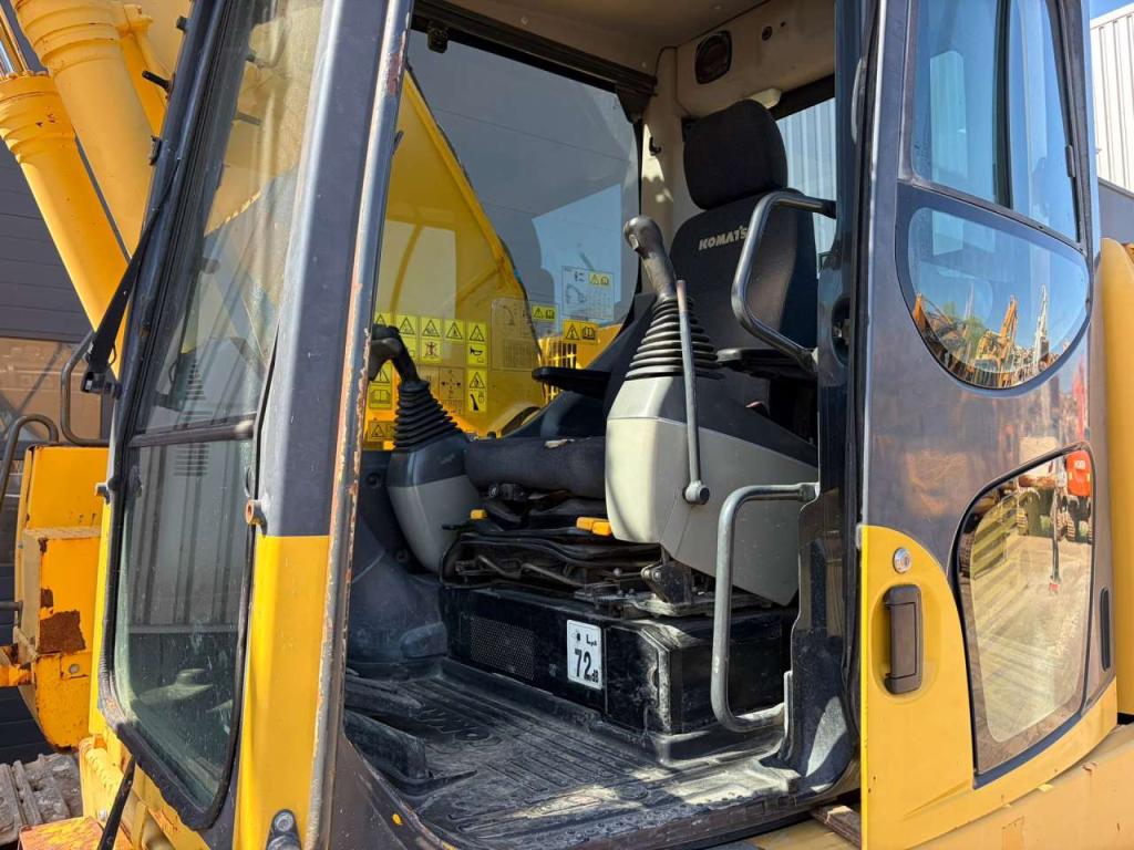 Komatsu PC228USLC-8 Photo 19