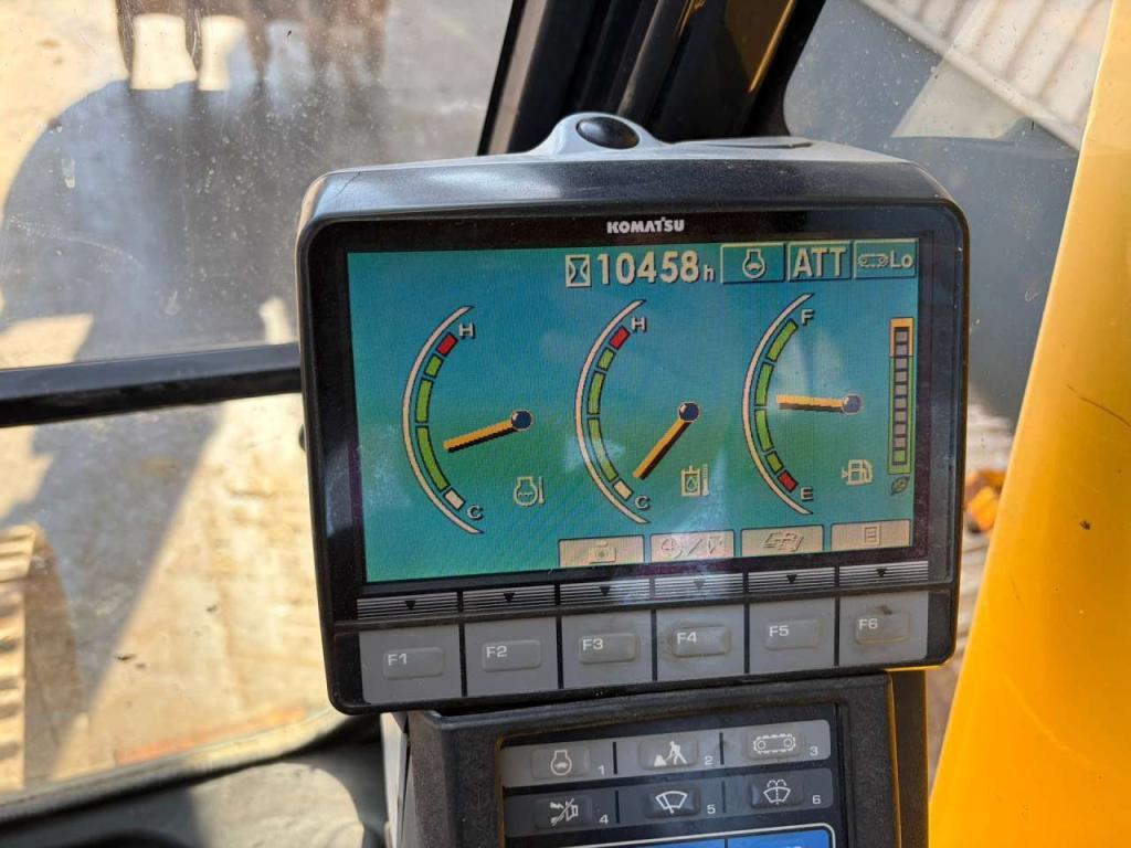 Komatsu PC228USLC-8 Photo 21