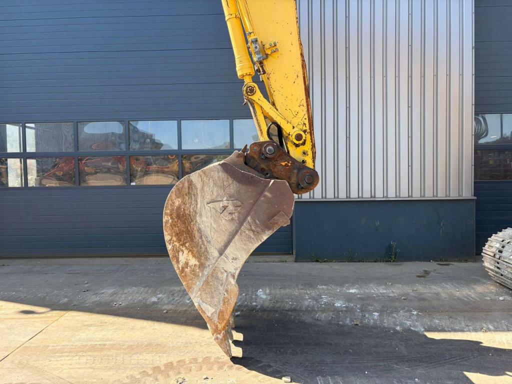 Komatsu PC228USLC-8 Photo 9