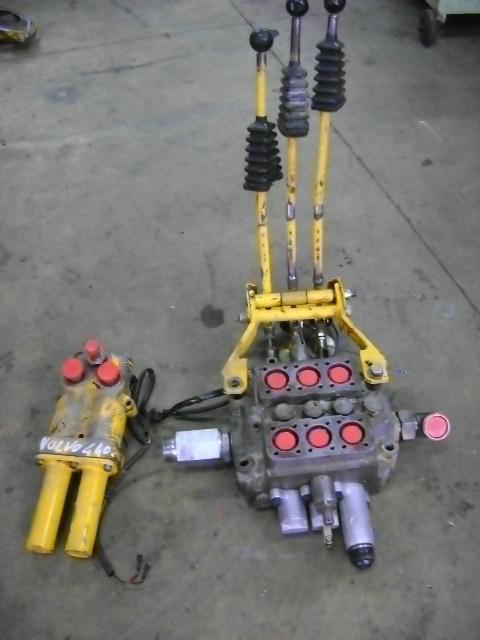 Hydraulic distributor for Volvo 4400 Photo 1