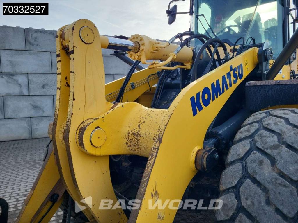Komatsu WA380-7 Photo 10