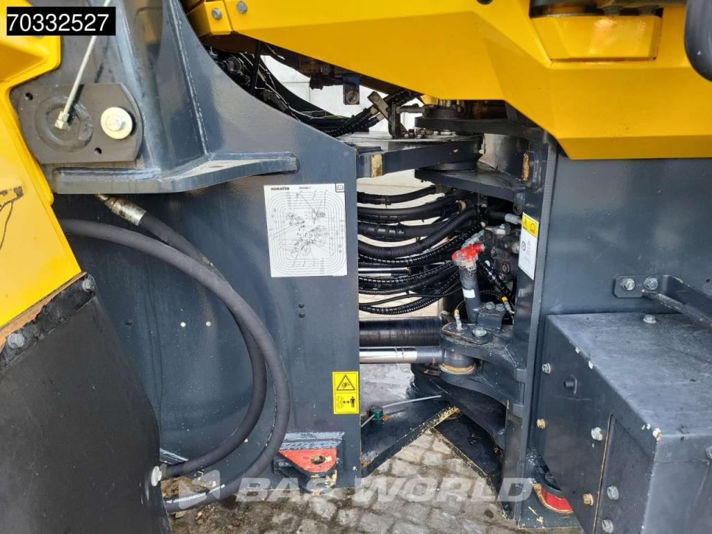 Komatsu WA380-7 Photo 21