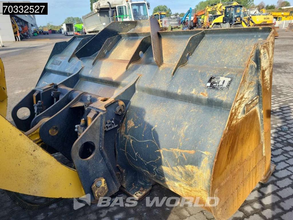 Komatsu WA380-7 Photo 23