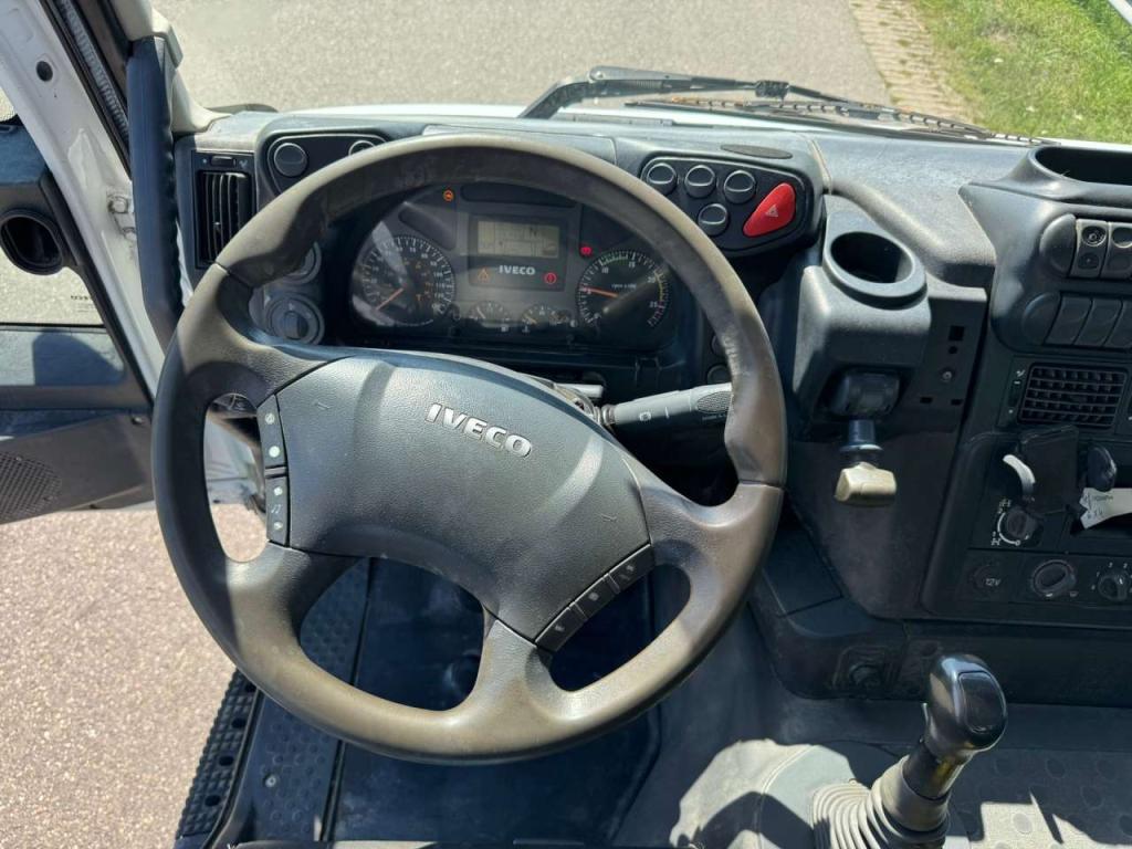 Iveco Trakker 410 6x4 Kipper Photo 30