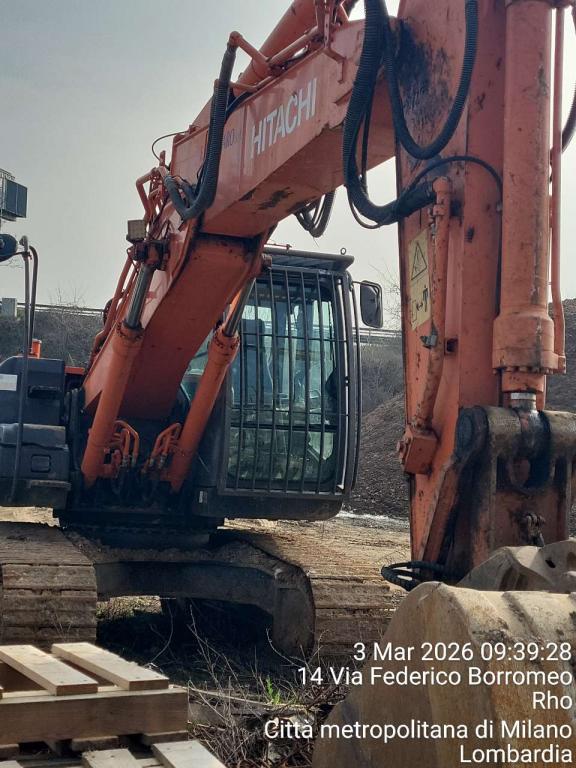 Hitachi ZX240 Photo 5