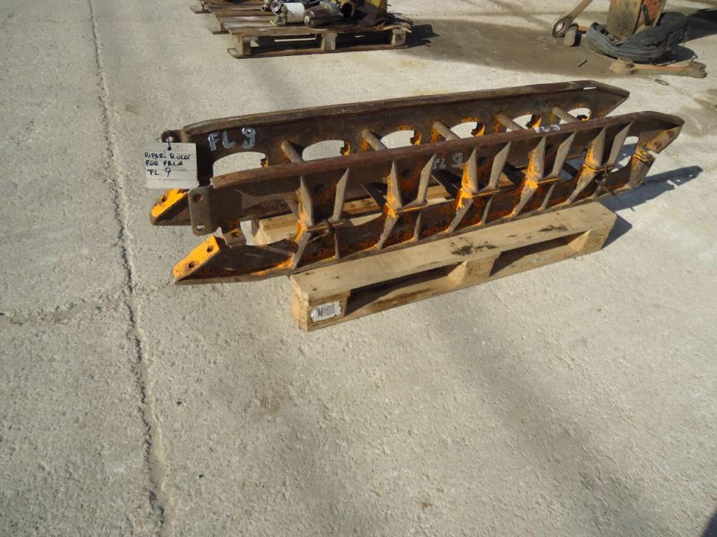 Track roller guard for Fiat Allis FL9 Photo 3