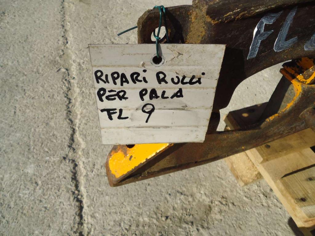 Track roller guard for Fiat Allis FL9 Photo 4