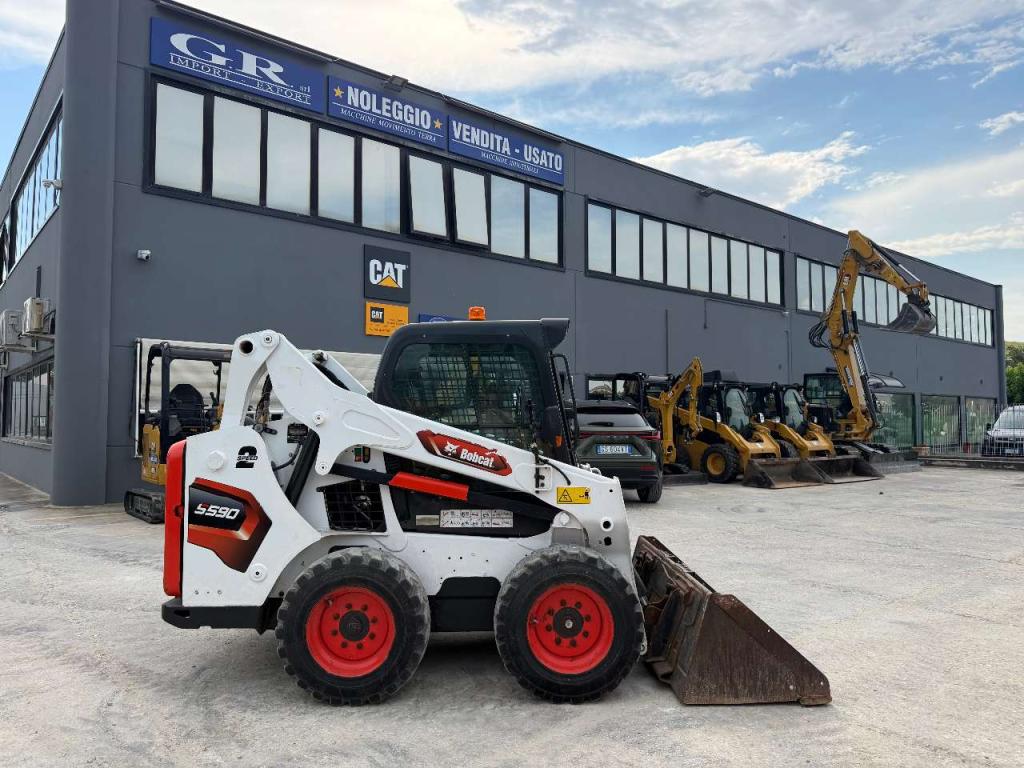 Bobcat S590 Photo 1