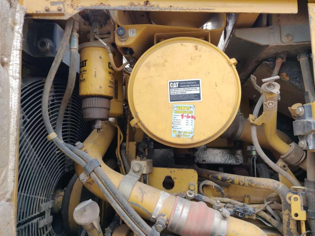 Caterpillar D6R II XL Photo 8