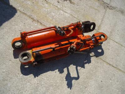 Lifting piston for Fiat Hitachi FR160 sold by OLM 90 Srl