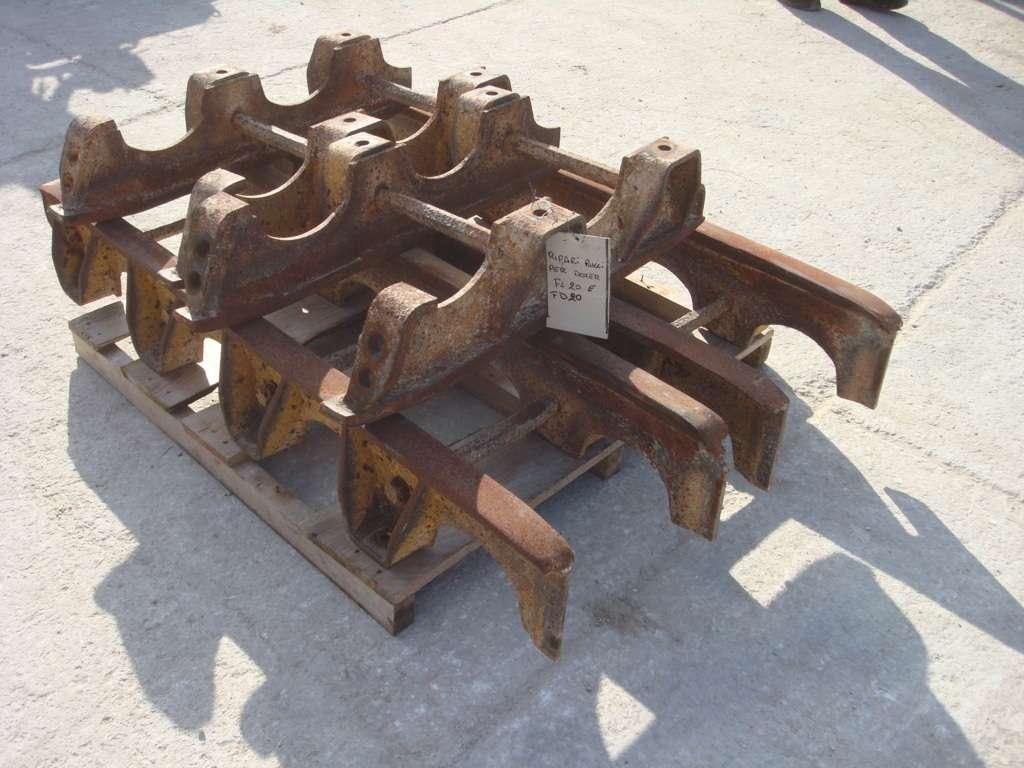 Track roller guard for FIAT ALLIS - DOZER FL20 - FD20 Photo 2