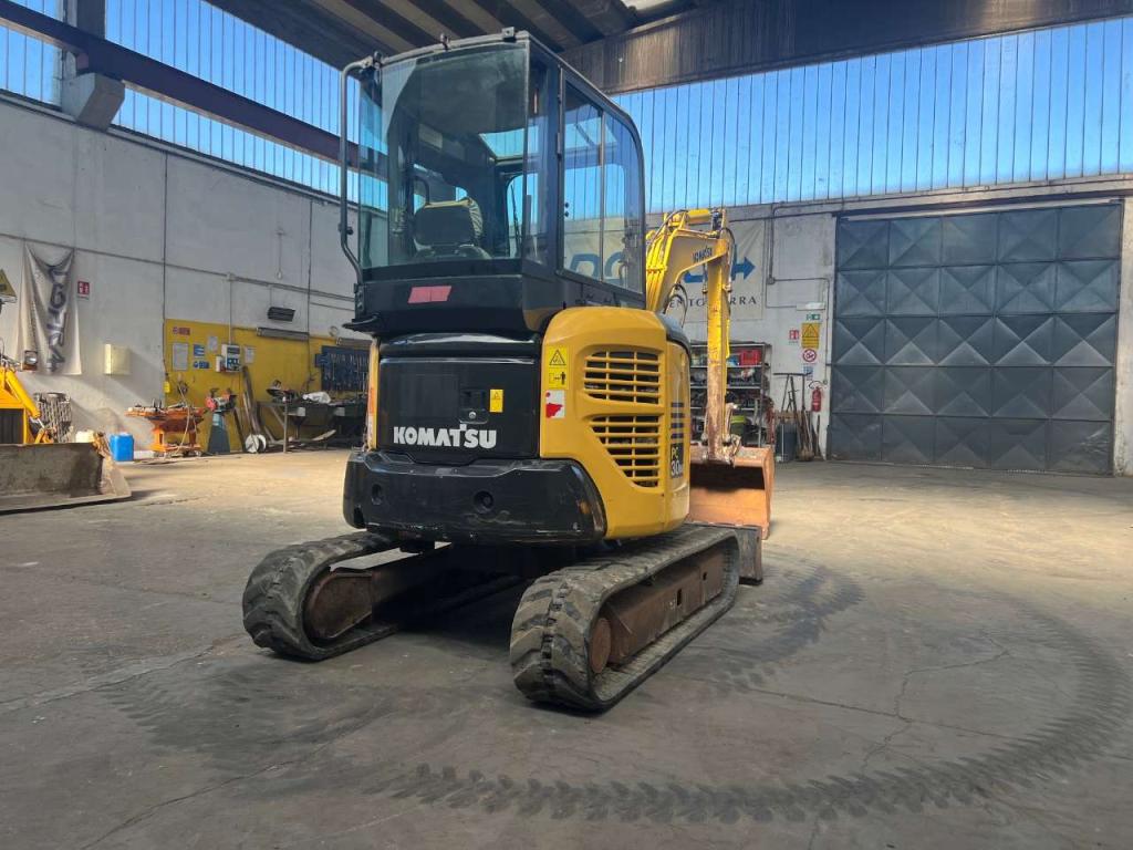 Komatsu PC30MR-2 Photo 2
