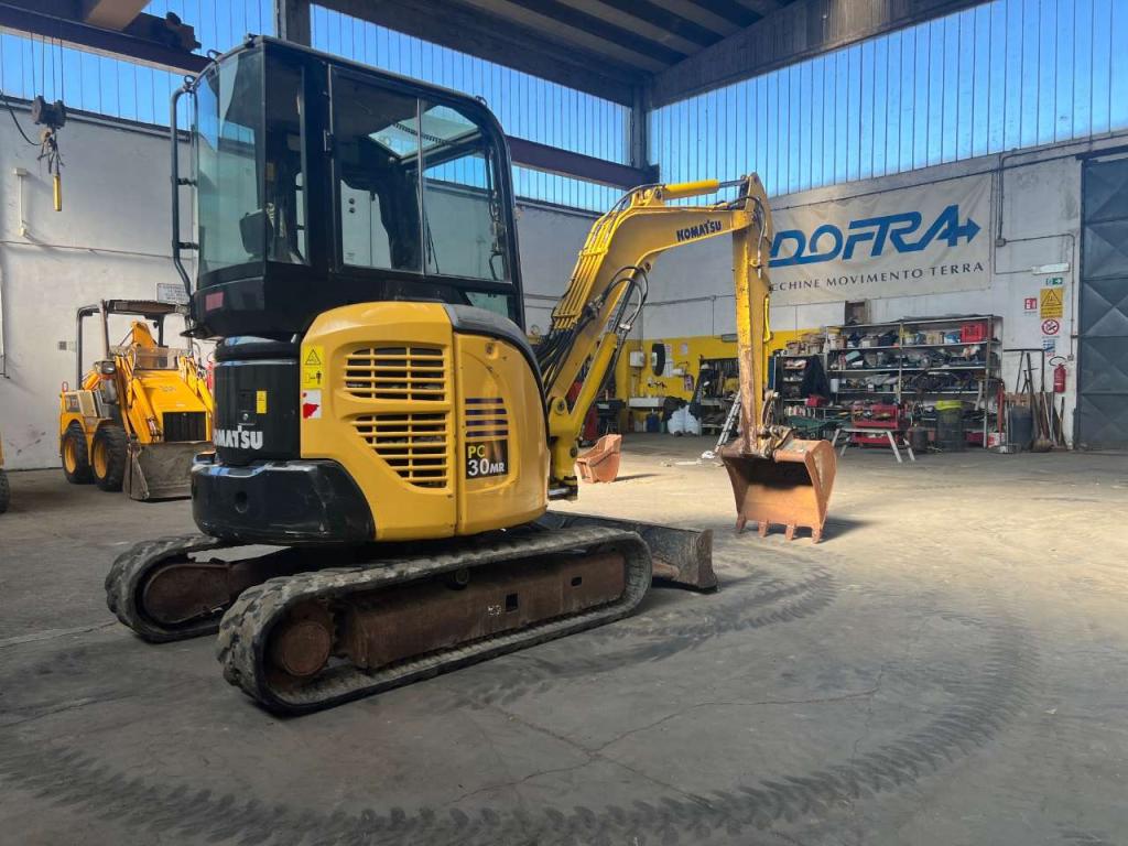 Komatsu PC30MR-2 Photo 3