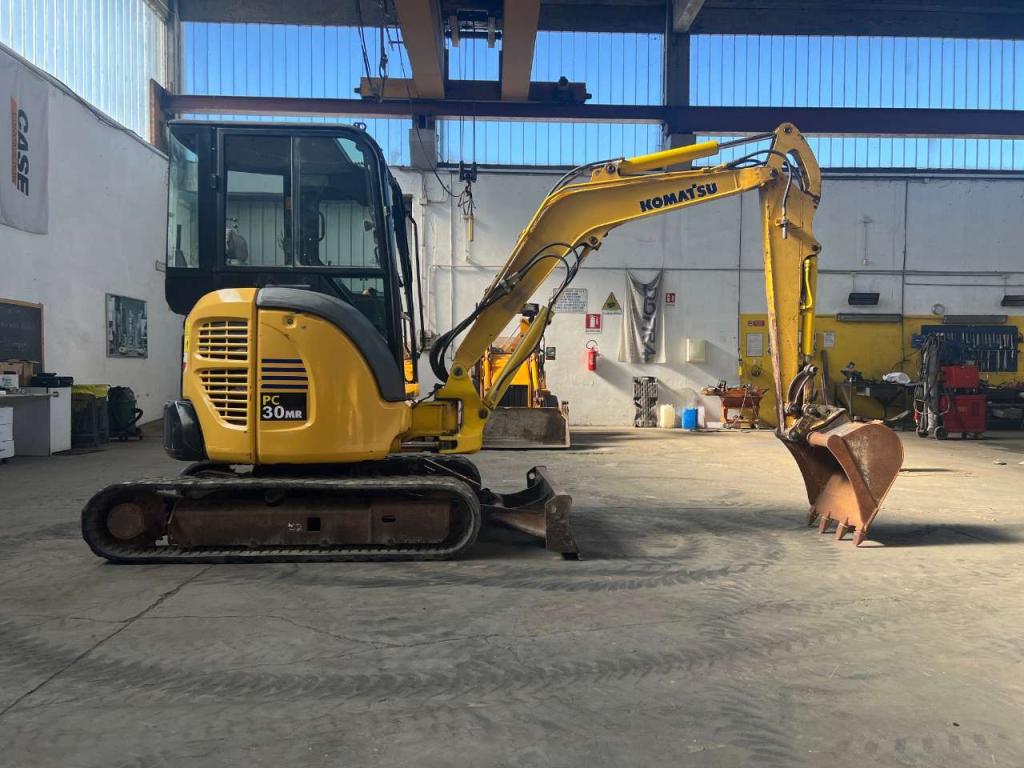 Komatsu PC30MR-2 Photo 4