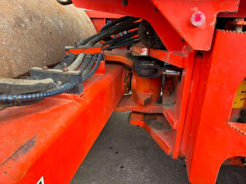 Caterpillar CS74 Photo 16
