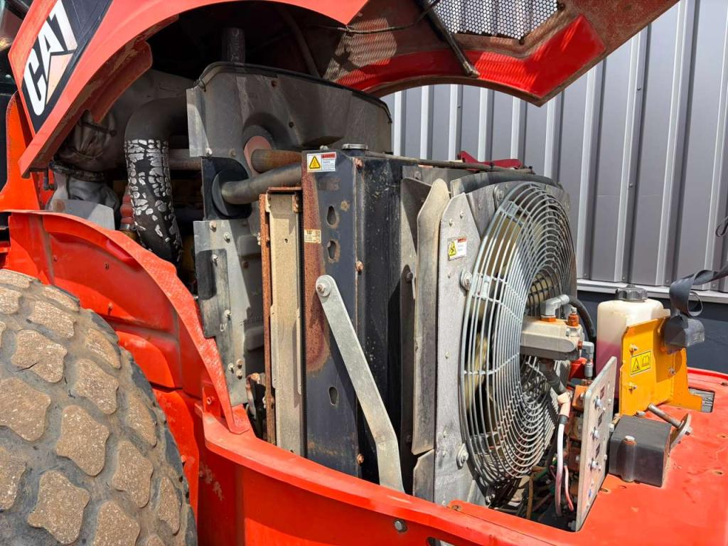 Caterpillar CS74 Photo 25
