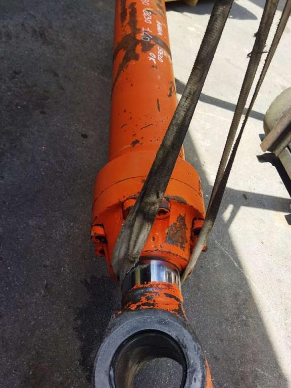 Bucket rotation piston for Hitachi EX 800 Photo 2