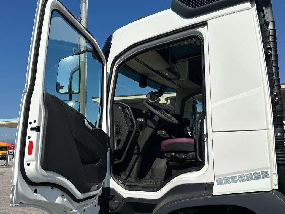 Volvo FMX 460 6X4 Photo 15