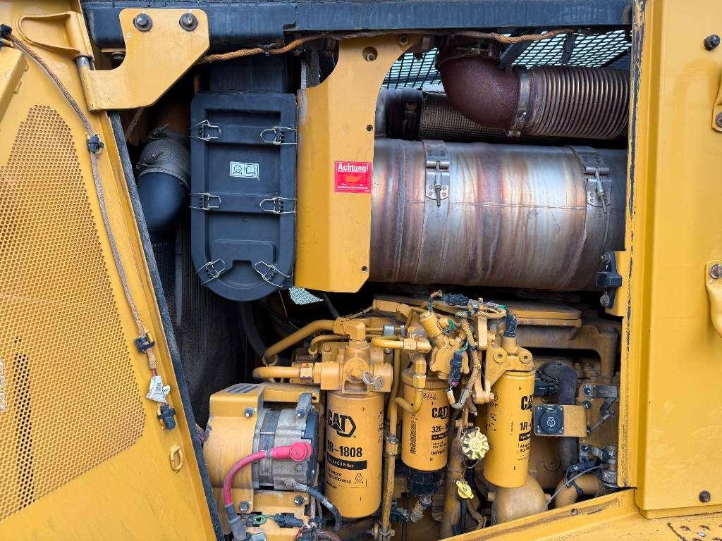 Caterpillar D8T LGP - German Machine / Ripper Valve Photo 26