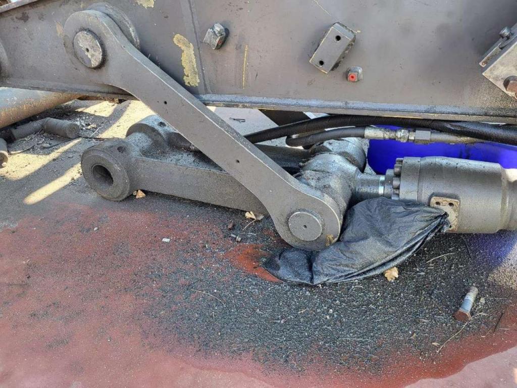 Volvo bucket cylinder 14610685 for Volvo EW160D, EW160E Photo 2