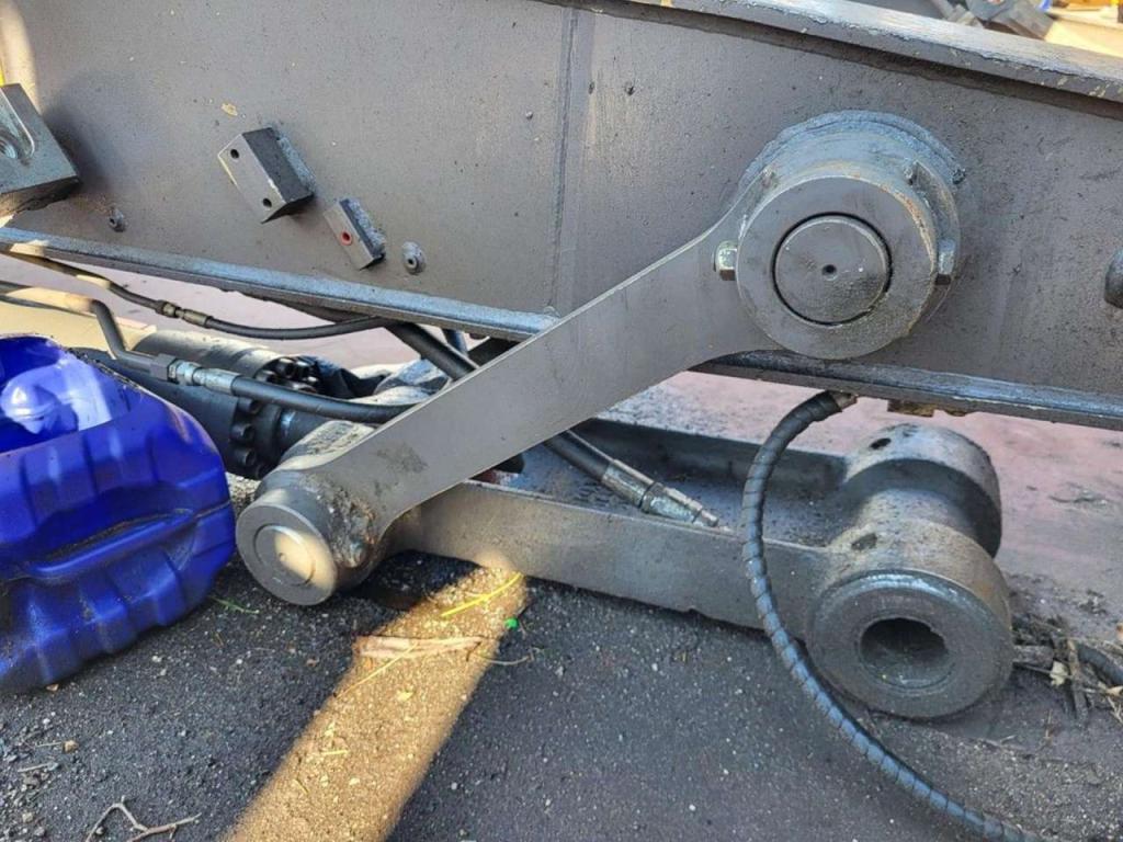Volvo bucket cylinder 14610685 for Volvo EW160D, EW160E Photo 3