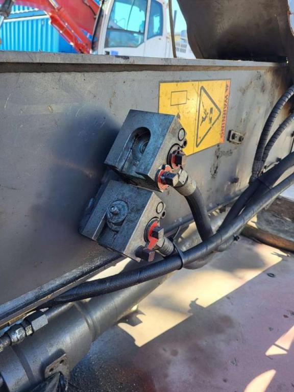 Volvo bucket cylinder 14610685 for Volvo EW160D, EW160E Photo 5