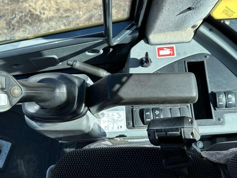 Yanmar V100 Photo 11