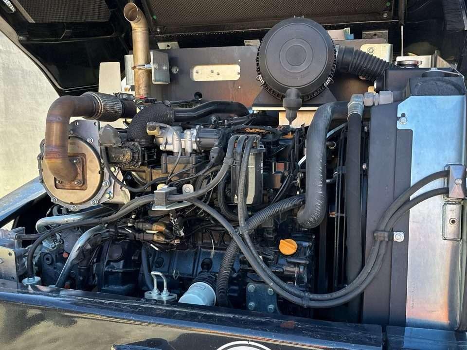 Yanmar V100 Photo 7