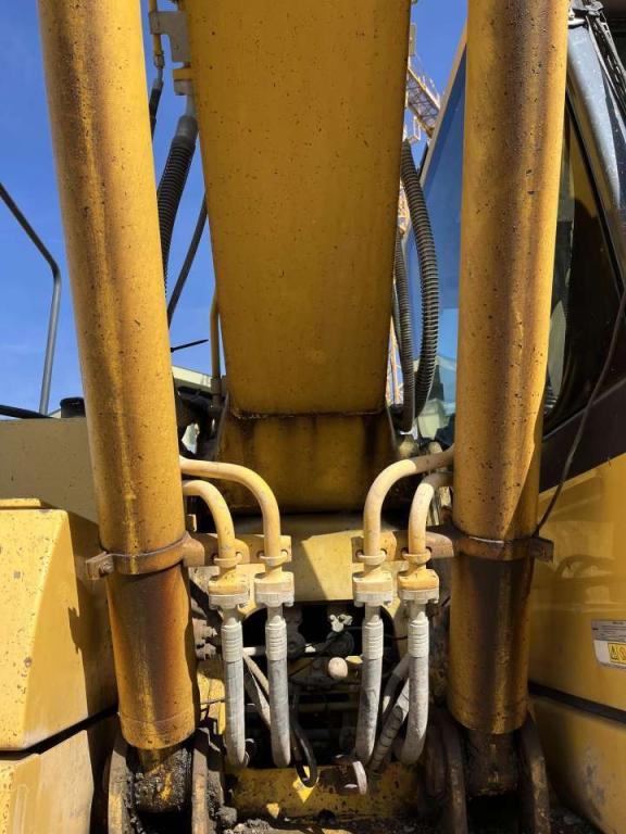 Komatsu PC210NLC-8 Photo 23