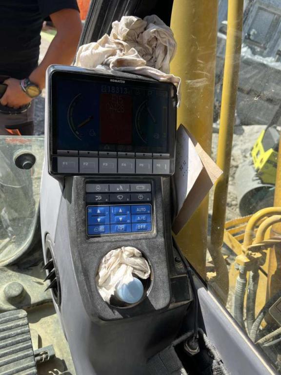 Komatsu PC210NLC-8 Photo 29