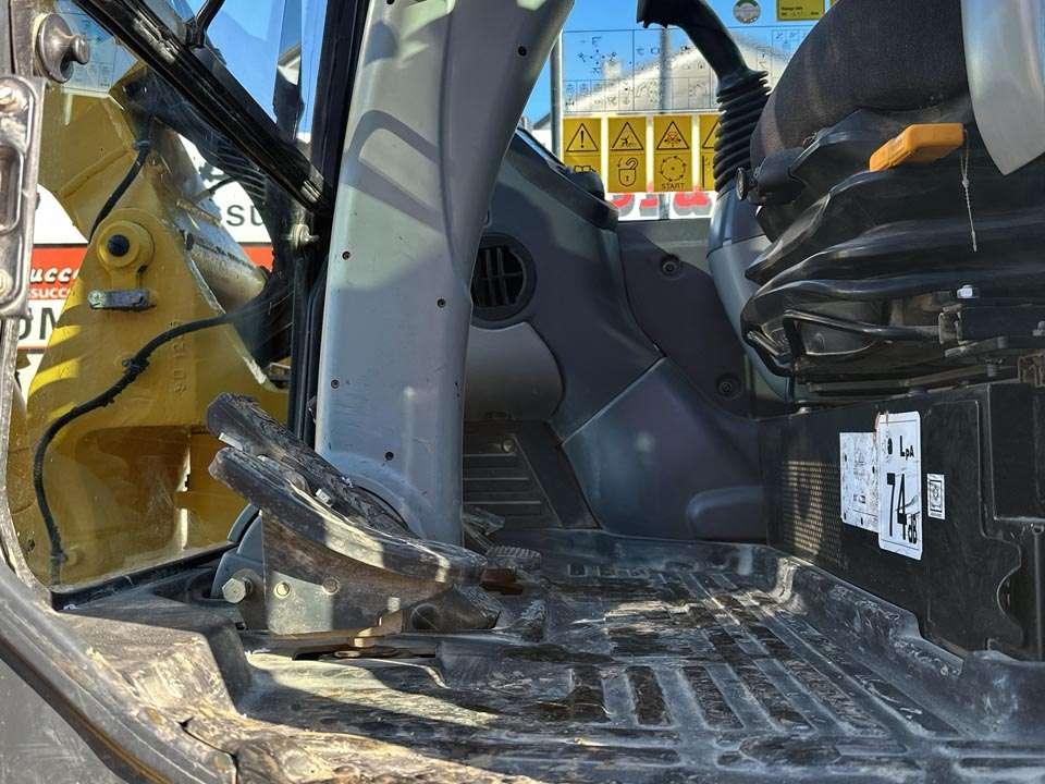 Komatsu PW118MR-11 Photo 15