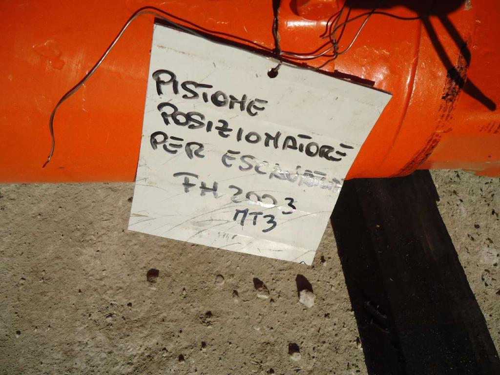 Positioner piston for Fiat Hitachi FH200.3 MT.3 Photo 3