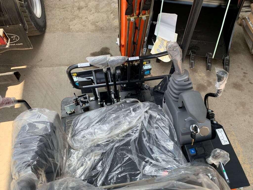 Hitachi ZX19U-6 Photo 7