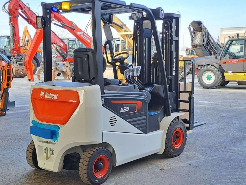 Bobcat B25 Photo 5