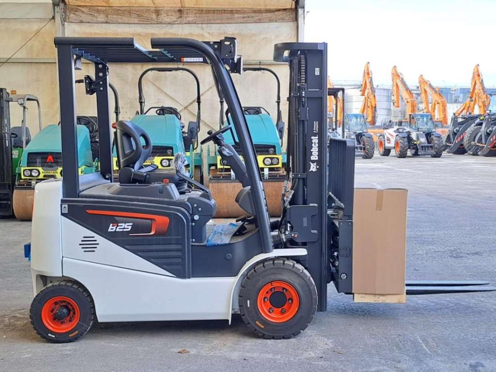 Bobcat B25 Photo 6
