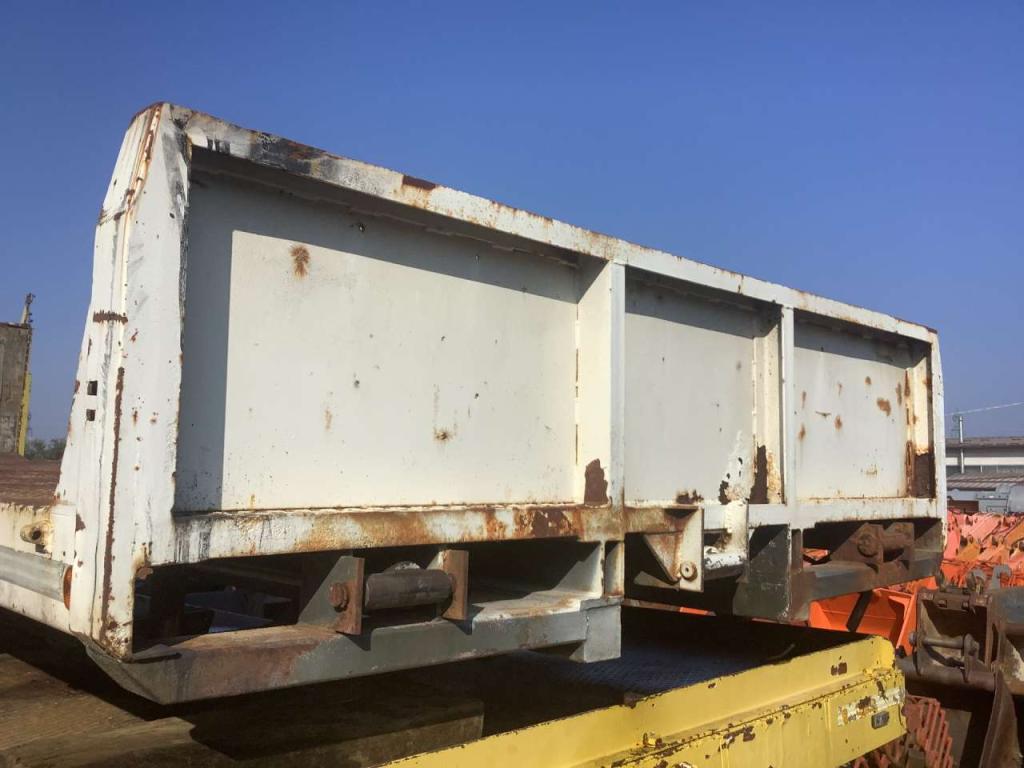 Volvo F12 6X2 Photo 2