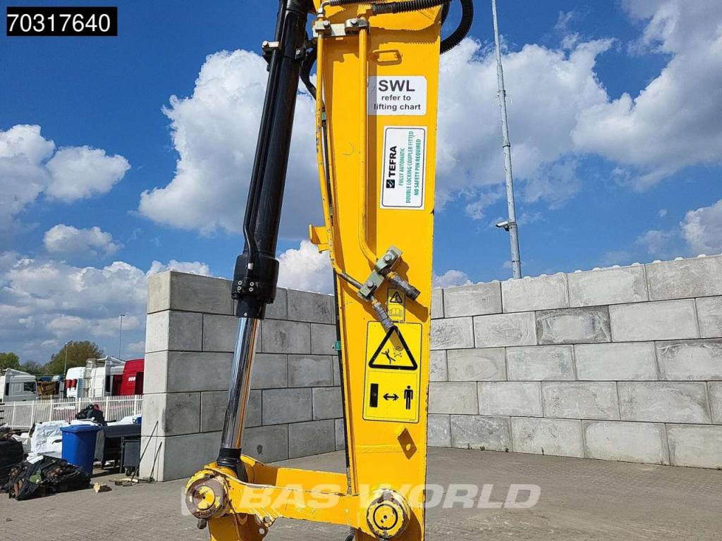 JCB JS131 LC Photo 10