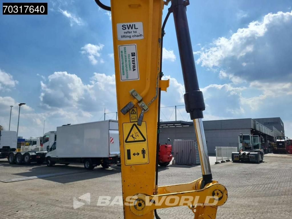 JCB JS131 LC Photo 11