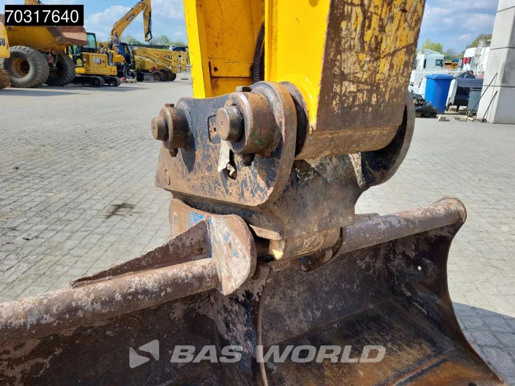 JCB JS131 LC Photo 12