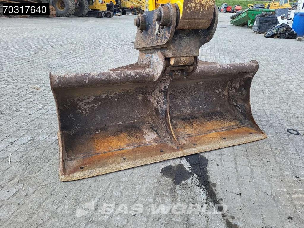 JCB JS131 LC Photo 13
